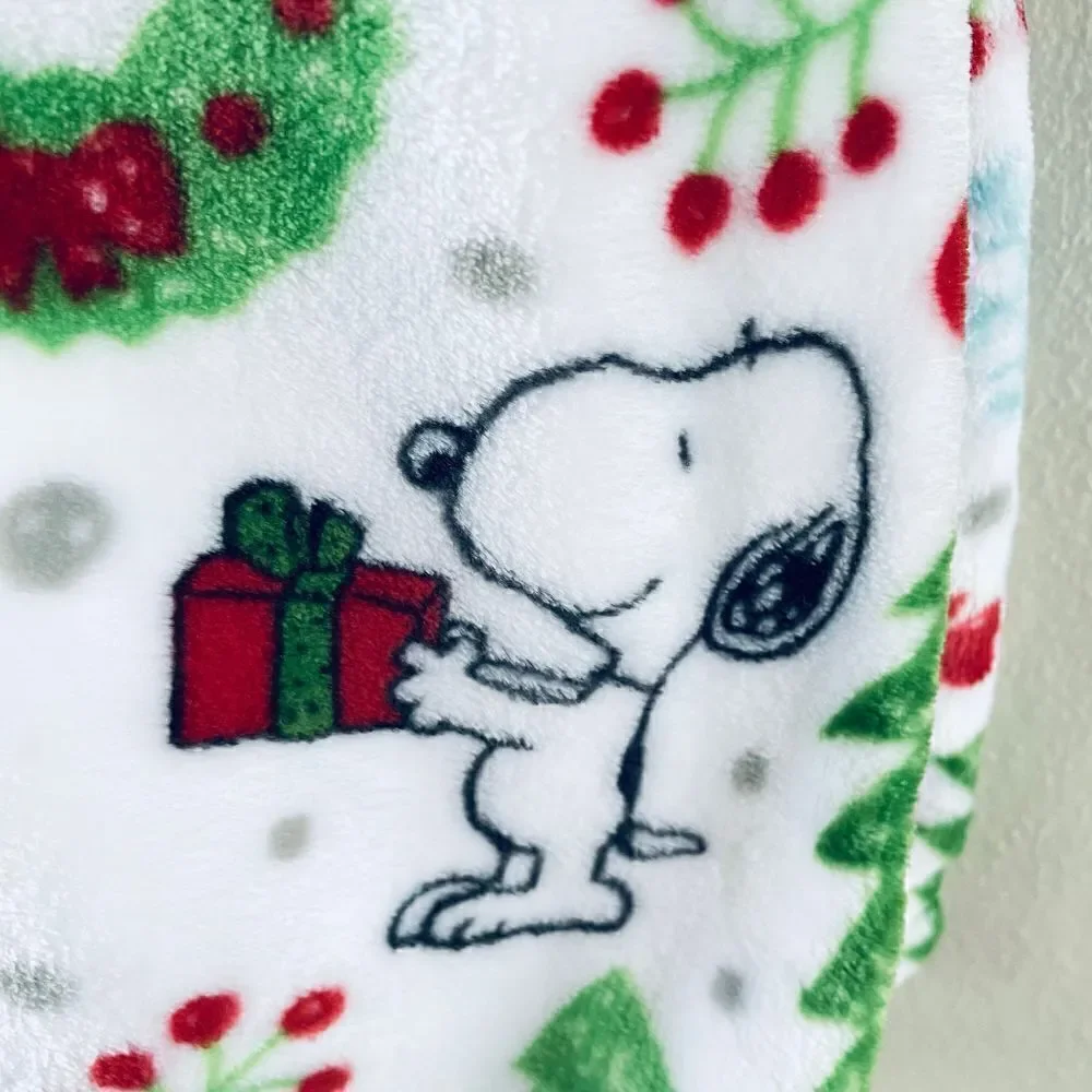 NWT Peanuts Snoopy & Woodstock White Red 70”x50” Christmas Plush Throw Blanket
